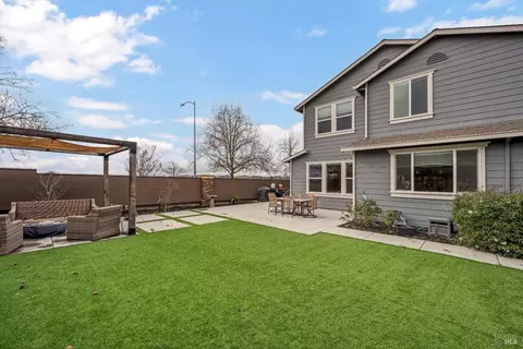 7598 Windward Dr, Rohnert Park, CA 94928