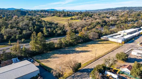 1501 Grove St, Healdsburg, CA 95448