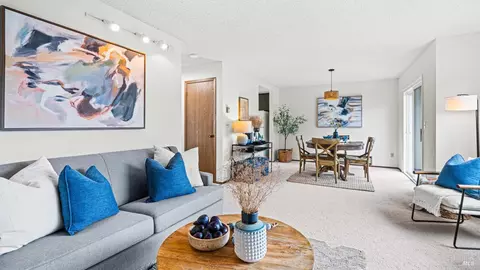 7109 Camino Colegio Dr, Rohnert Park, CA 94928