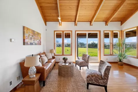 Living - 1680 Estee Ave, Napa, CA 94558 photo 2 of 4