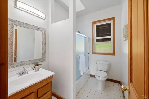 Bath - 1680 Estee Ave, Napa, CA 94558 photo 1 of 1