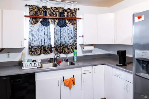 Kitchen - 32 Boxelder Ct, Napa, CA 94558 photo 6 of 8