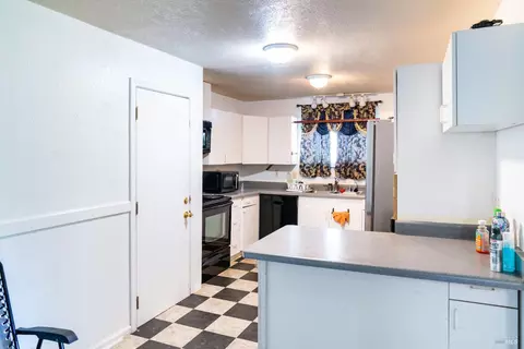 Kitchen - 32 Boxelder Ct, Napa, CA 94558 photo 5 of 8