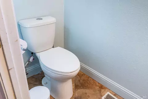 Bath - 32 Boxelder Ct, Napa, CA 94558 photo 5 of 18