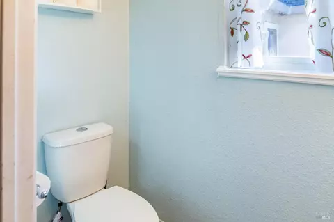 Bath - 32 Boxelder Ct, Napa, CA 94558 photo 3 of 18