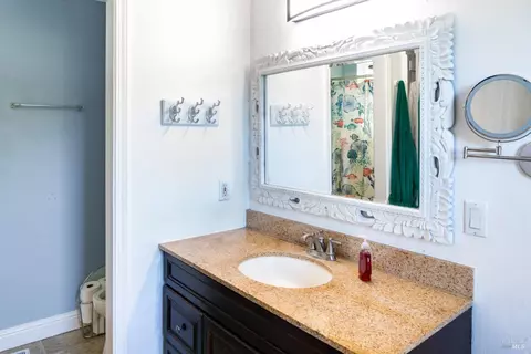 Bath - 32 Boxelder Ct, Napa, CA 94558 photo 7 of 18