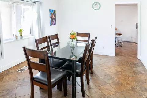 Dining - 32 Boxelder Ct, Napa, CA 94558 photo 2 of 3