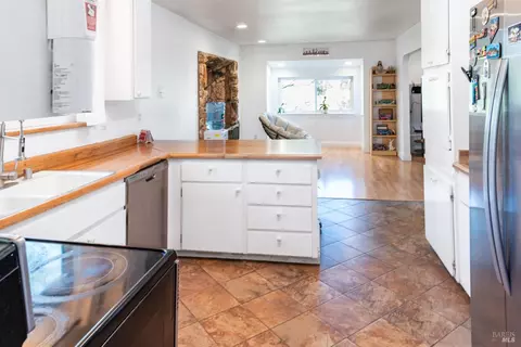 Kitchen - 32 Boxelder Ct, Napa, CA 94558 photo 4 of 8