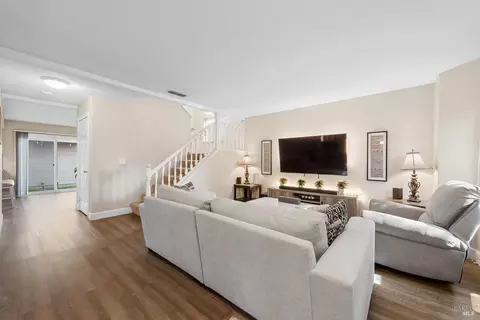 142 Village Ct, Vacaville, CA 95687
