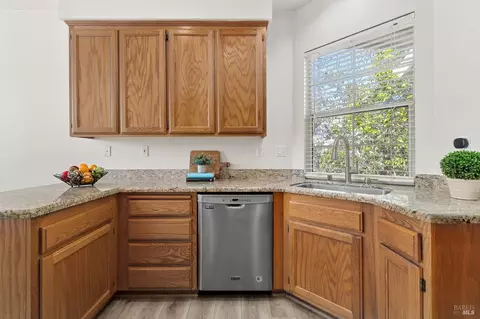 775 Dizzy Gillespie Way, Windsor, CA 95492 photo 4