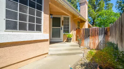 395 Bald Eagle Dr, Vacaville, CA 95688 photo 2