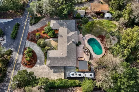 1458 Wikiup Dr, Santa Rosa, CA 95403