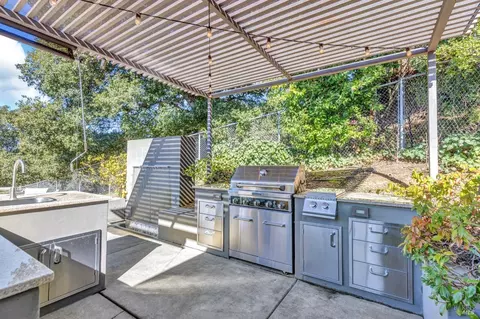 Kitchen - 524 Montecito Blvd, Napa, CA 94559 photo 9 of 9