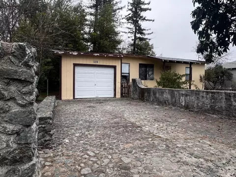 320 Norgard Ln, Ukiah, CA 95482