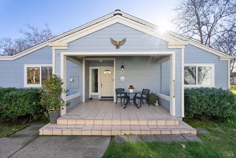 9480 Lakewood Dr, Windsor, CA 95492