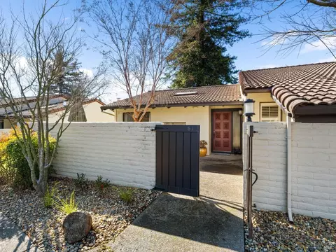 51 Fairways Dr, Napa, CA 94558