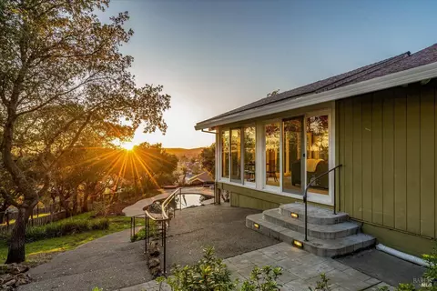 1037 La Quinta Ct, Napa, CA 94559