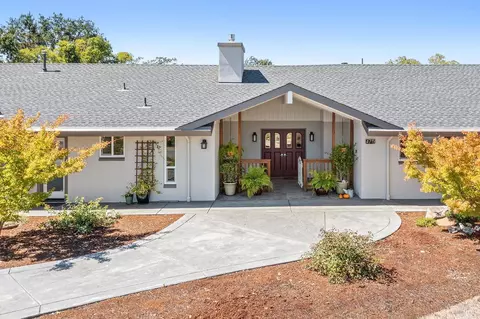 475 Country Club Dr, Santa Rosa, CA 95401