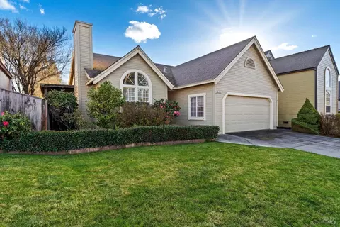 2144 Creekfield Dr, Santa Rosa, CA 95403