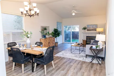 2096 Devonshire Dr, Napa, CA 94558 photo 2