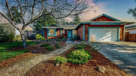 2042 Weatherby Way, Petaluma, CA 94954