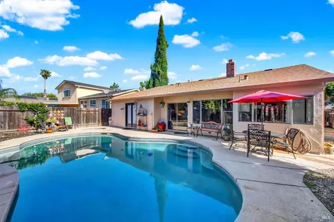 124 Dover Way, Vacaville, CA 95687