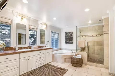 Bath - 541 Westgate Dr, Napa, CA 94558 photo 3 of 5