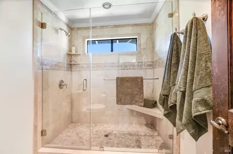 Bath - 541 Westgate Dr, Napa, CA 94558 photo 2 of 5