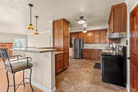 756 S Spring St, Ukiah, CA 95482 photo 6
