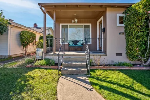756 S Spring St, Ukiah, CA 95482 photo 2
