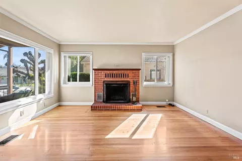 756 S Spring St, Ukiah, CA 95482 photo 4