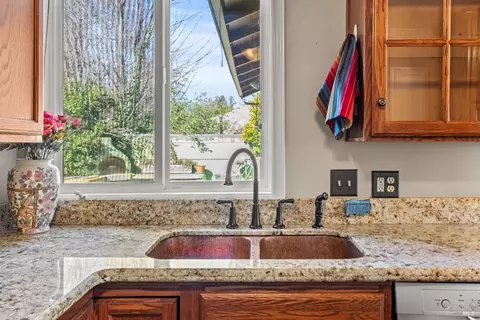 756 S Spring St, Ukiah, CA 95482 photo 8