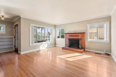 756 S Spring St, Ukiah, CA 95482 photo 3