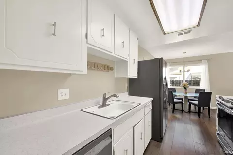 Kitchen - 1273 Marshall Rd, Vacaville, CA 95687 photo 6 of 7