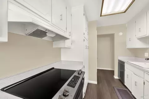 Kitchen - 1273 Marshall Rd, Vacaville, CA 95687 photo 4 of 7