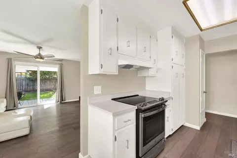 Kitchen - 1273 Marshall Rd, Vacaville, CA 95687 photo 2 of 7