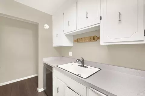 Kitchen - 1273 Marshall Rd, Vacaville, CA 95687 photo 5 of 7