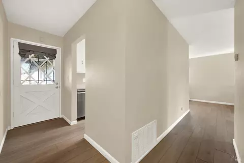 Entry Way - 1273 Marshall Rd, Vacaville, CA 95687 photo 2 of 6