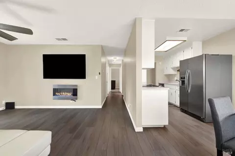 Entry Way - 1273 Marshall Rd, Vacaville, CA 95687 photo 3 of 6