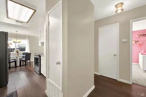 Entry Way - 1273 Marshall Rd, Vacaville, CA 95687 photo 1 of 6
