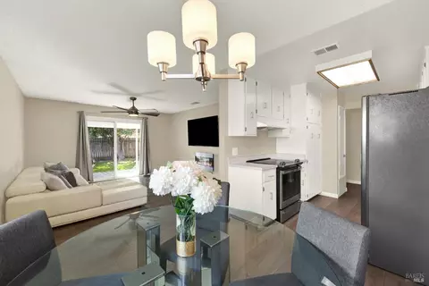Dining - 1273 Marshall Rd, Vacaville, CA 95687 photo 3 of 6