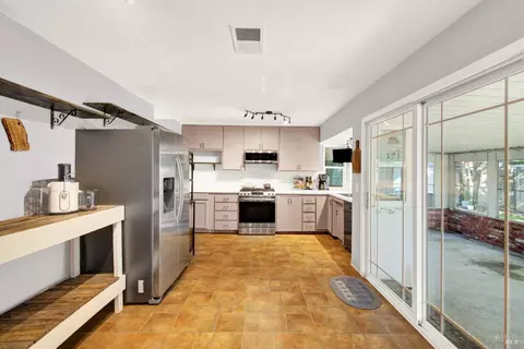 Kitchen - 2148 Tilden Pl, Fairfield, CA 94533 photo 5 of 11