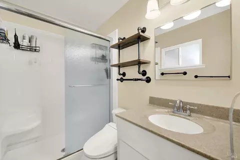 Bath - 2148 Tilden Pl, Fairfield, CA 94533 photo 3 of 4