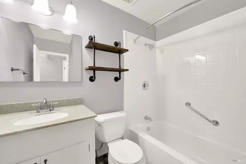 Bath - 2148 Tilden Pl, Fairfield, CA 94533 photo 1 of 4