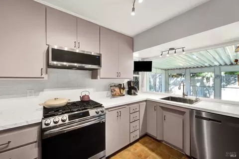 Kitchen - 2148 Tilden Pl, Fairfield, CA 94533 photo 7 of 11