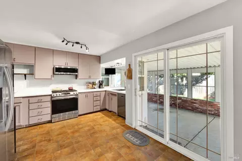 Kitchen - 2148 Tilden Pl, Fairfield, CA 94533 photo 6 of 11