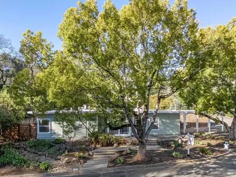 1143 Crest Dr, Santa Rosa, CA 95404