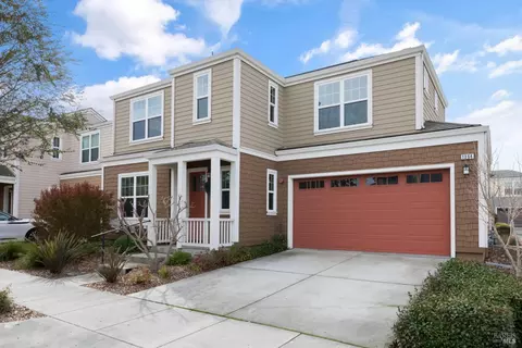 1384 Woodside Cir, Petaluma, CA 94954