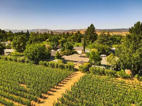 1077 Valley View St, Saint Helena, CA 94574