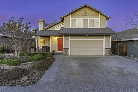10936 Rio Ruso Dr, Windsor, CA 95492